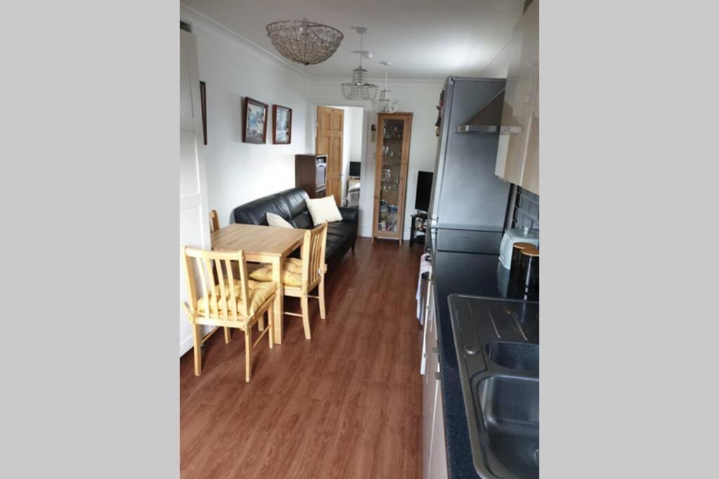 A Home Away From Home With A Big Welcome Erith Εξωτερικό φωτογραφία